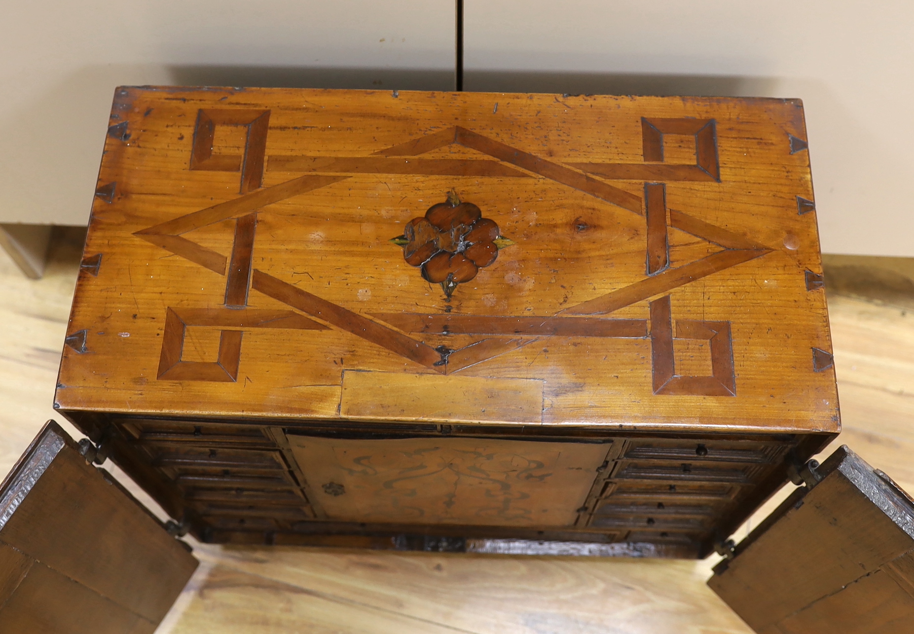 An early 18th century South German marquetry and penwork table top collector's cabinet, 49cm high, 52.5cm wide, 27cm deep